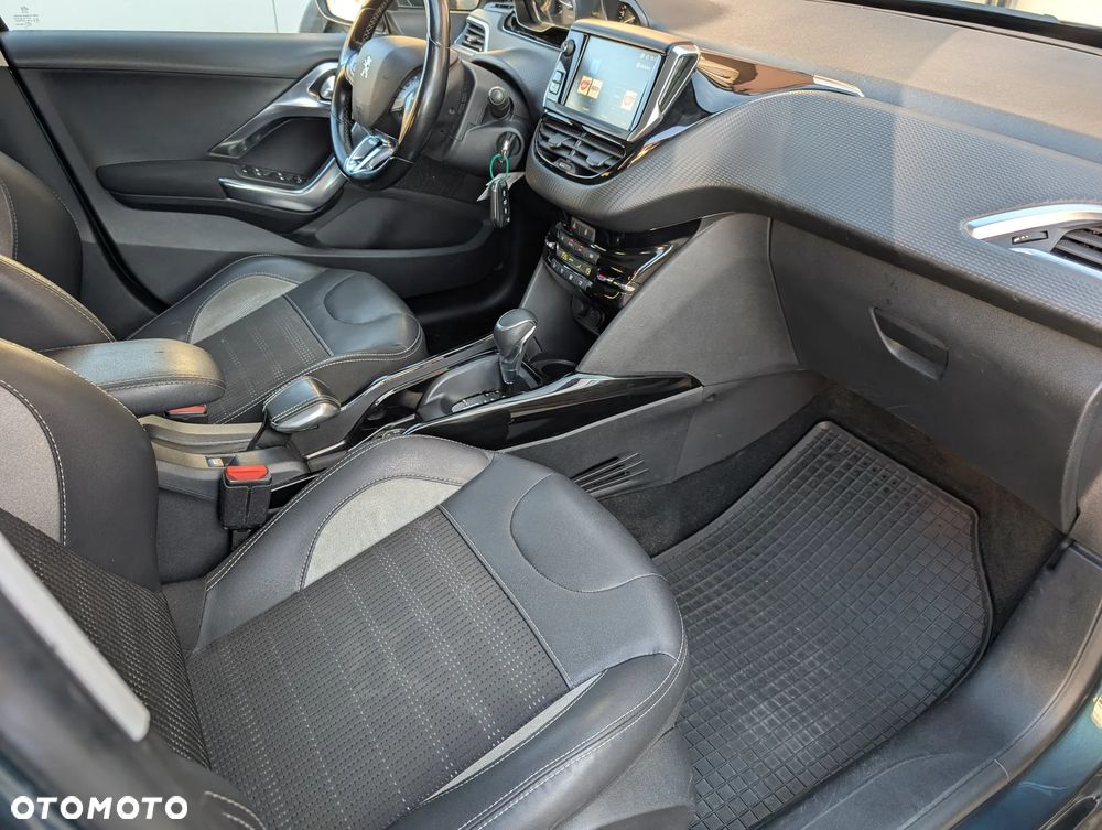 Peugeot 2008 1.2 Pure Tech Allure S&S EAT6 - 21