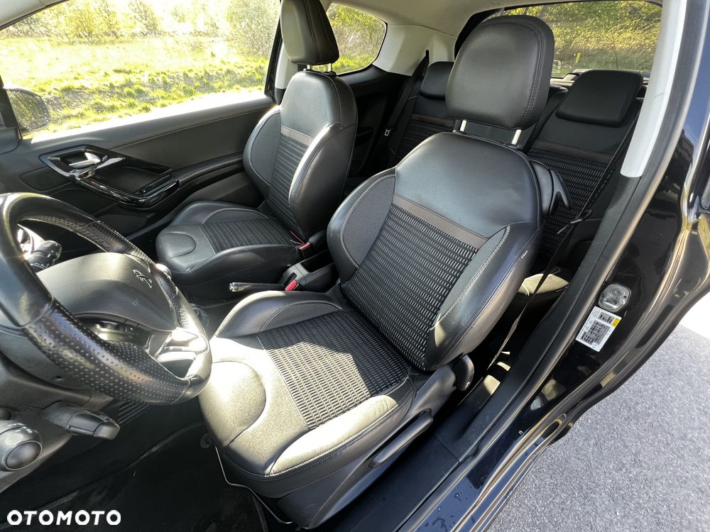 Peugeot 208 155 THP Allure - 12