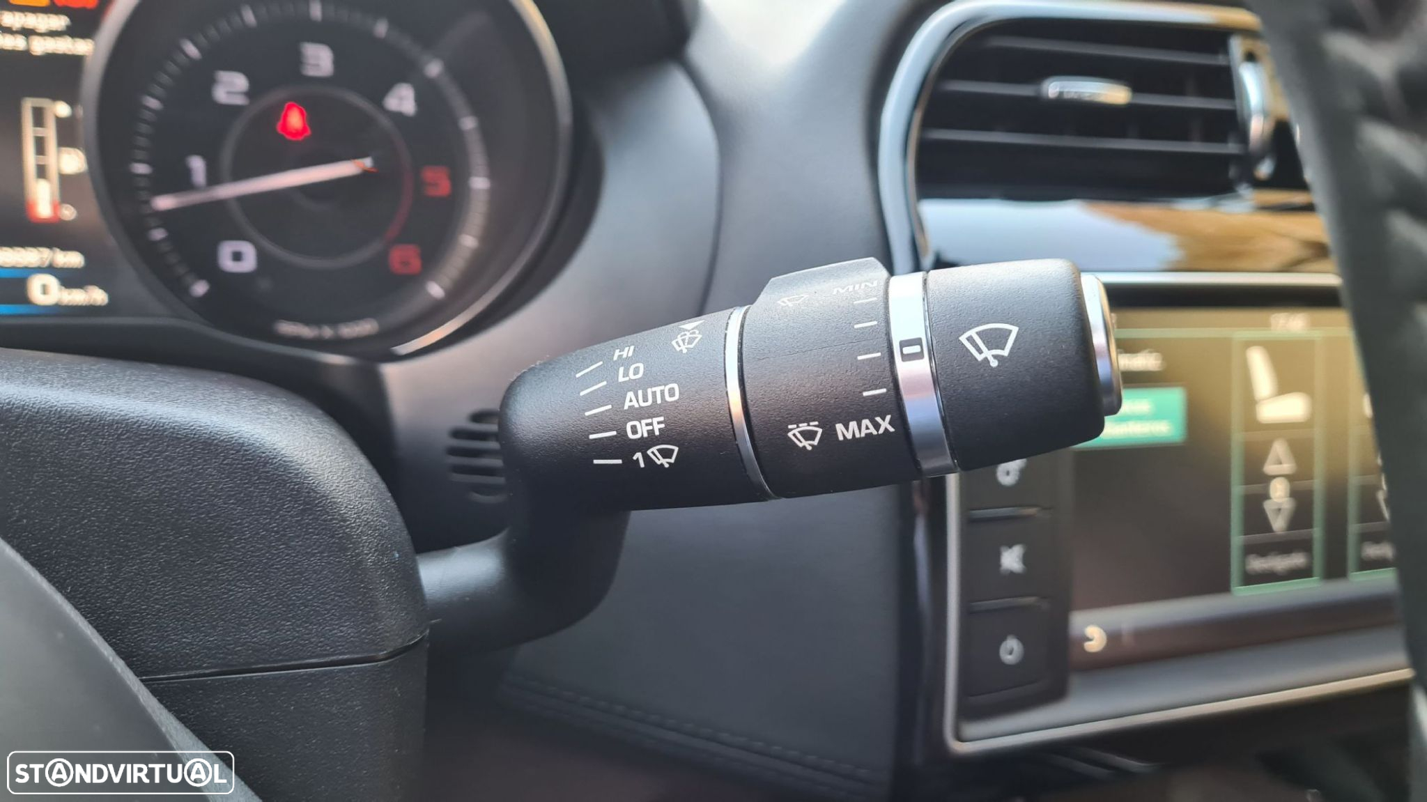Jaguar XE 2.0 D Prestige - 16
