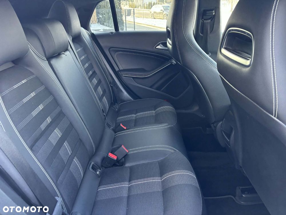 Mercedes-Benz CLA 180 Peak Edition - 8