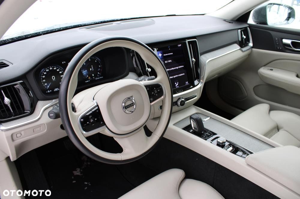 Volvo V60 Cross Country - 15