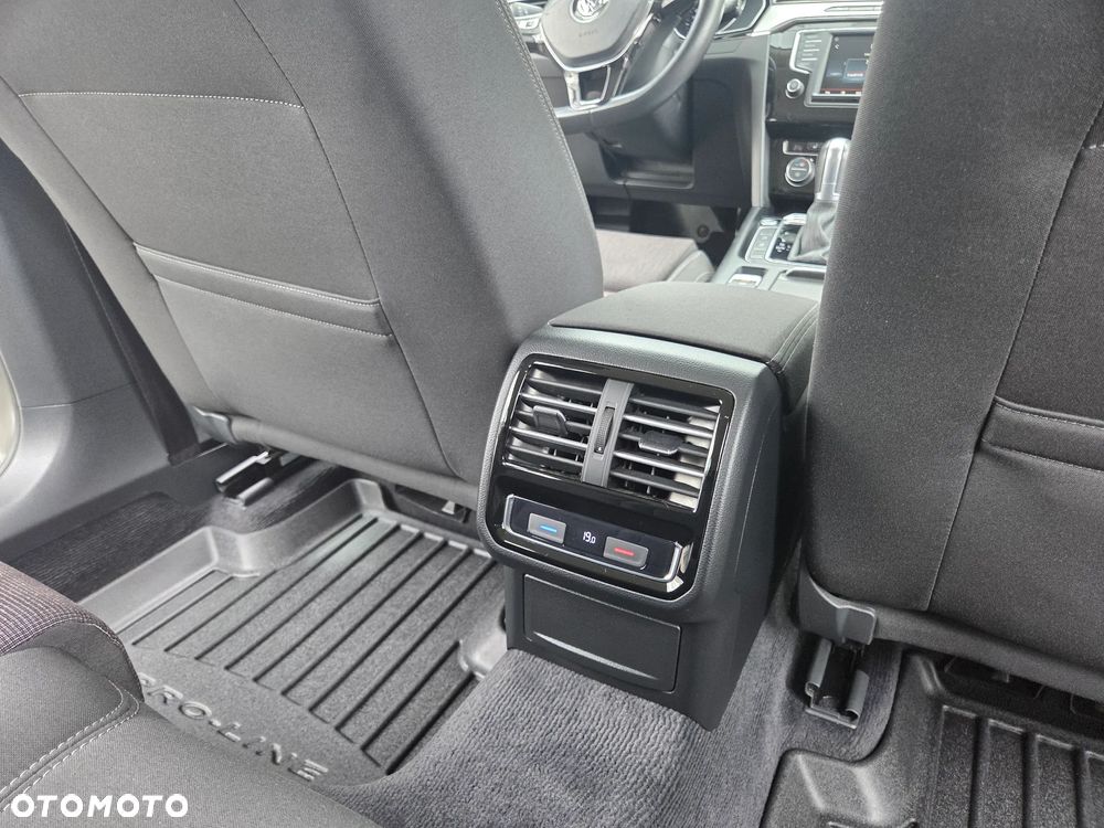 Volkswagen Passat - 15