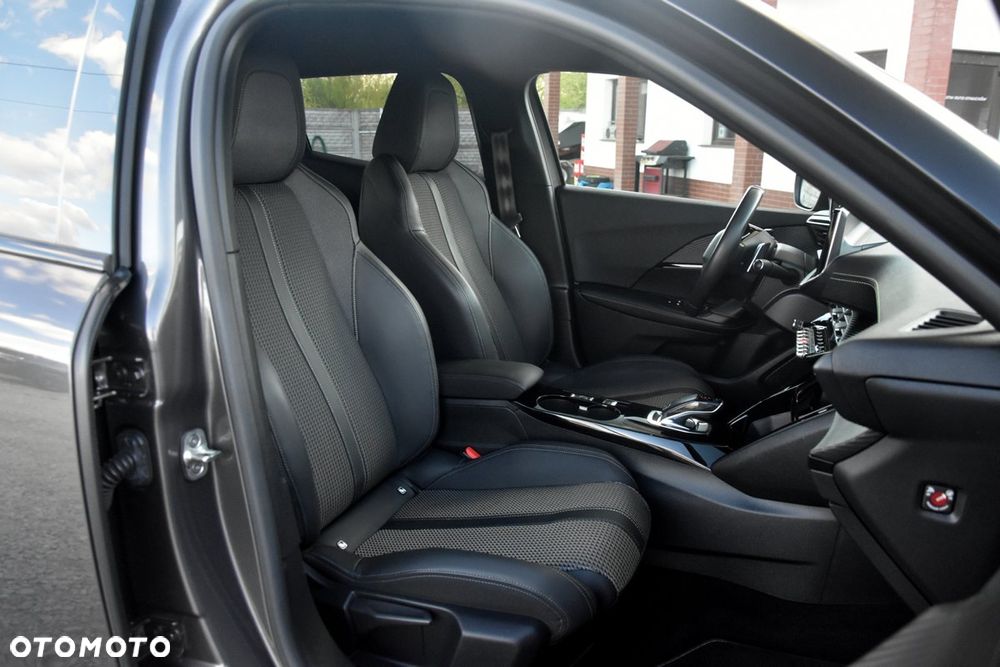 Peugeot 2008 PureTech 130 EAT8 GT - 24