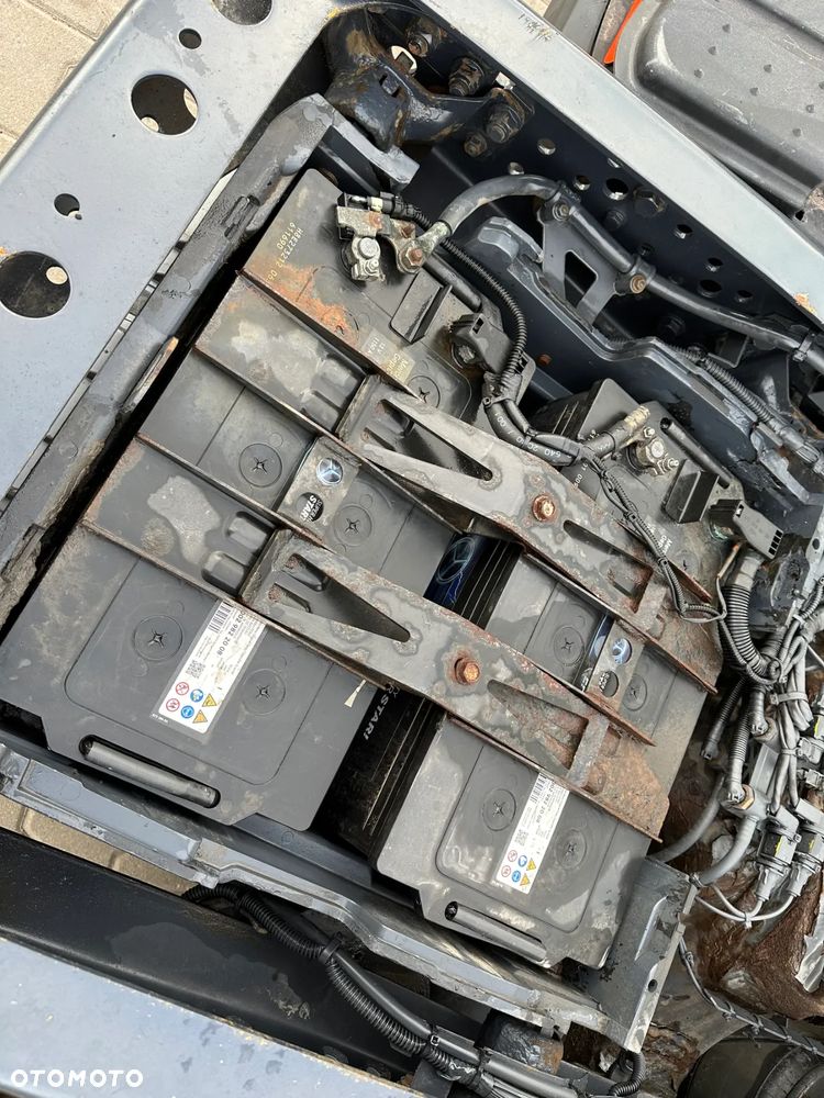 Mercedes-Benz ACTROS MP4 - 17