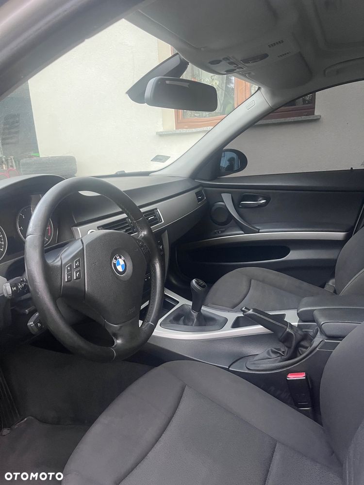 BMW Seria 3 318d - 11