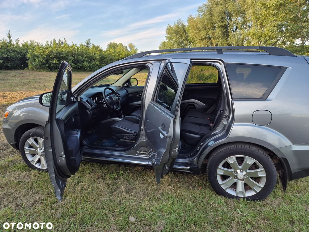 Mitsubishi Outlander 2.4 Intense + CVT - 18