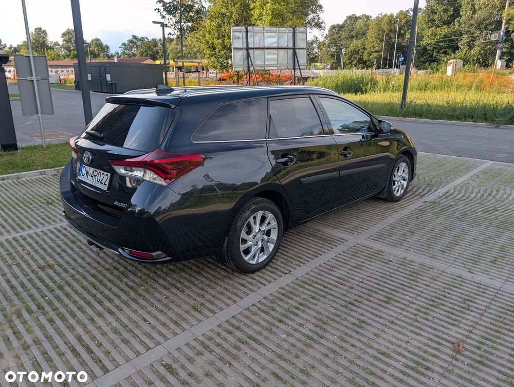 Toyota Auris 1.6 Premium - 4