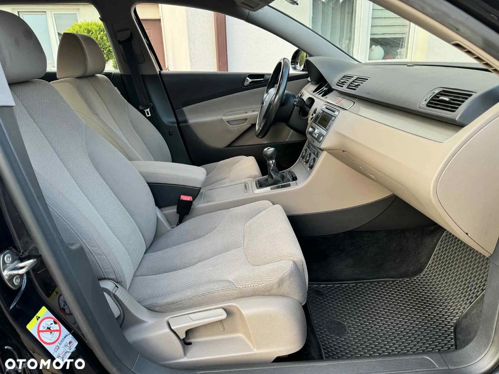 Volkswagen Passat 2.0 TDI Comfortline - 13
