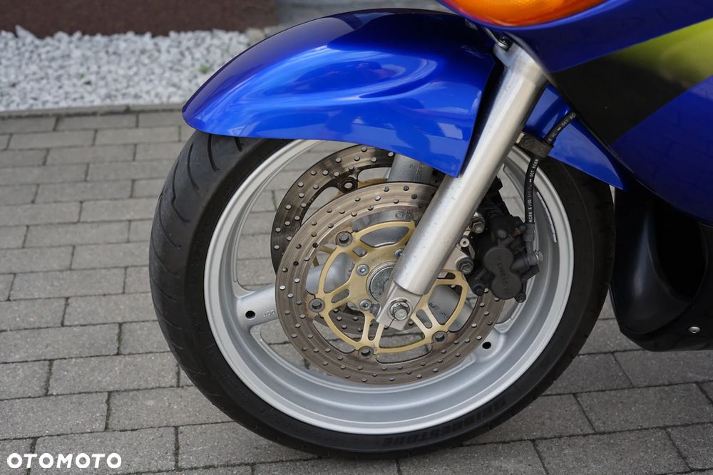 Suzuki GSX - 31