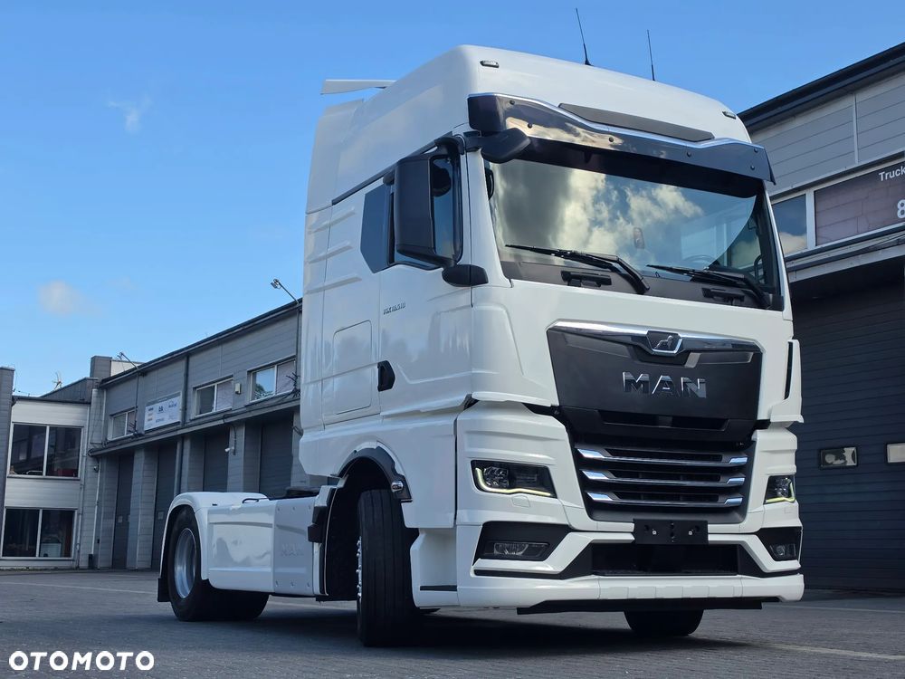 MAN TGX 18.510/ Pierwszy Właściciel /Import Niemcy / Zadbany /Euro 6/ Sobofer / Spojlery miedzy osiowe / 4 poduszki z tyłu / 2 komplety kluczy / - 4