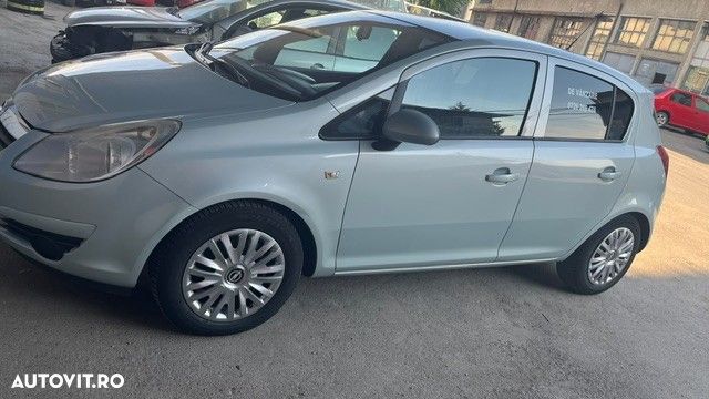 Opel Corsa 1.0i Essentia - 2