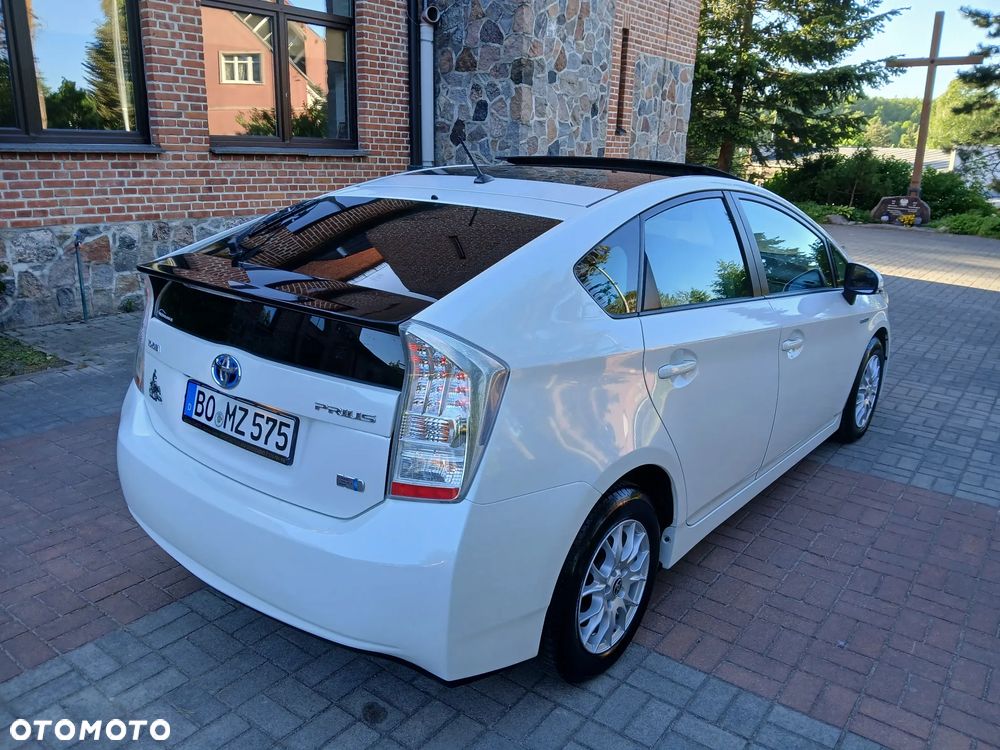 Toyota Prius (Hybrid) Executive - 31