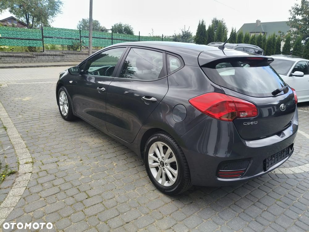 Kia Ceed 1.4 CVVT Dream Team Edition - 10
