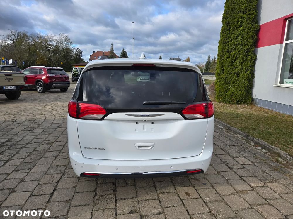 Chrysler Pacifica - 13