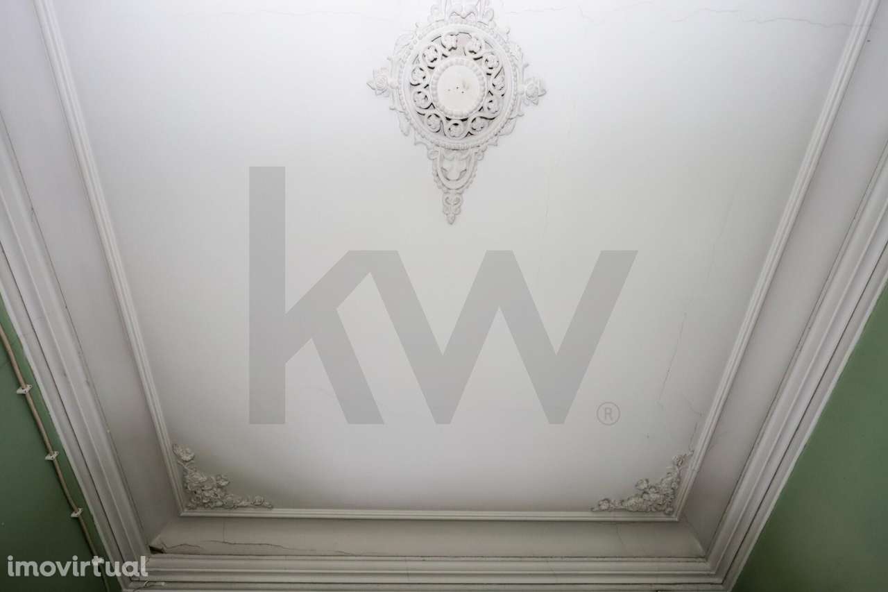 Prédio p/recuperar T21 | Av. Sá da Bandeira | Investimento | Coimbra | - Grande imagem: 4/23