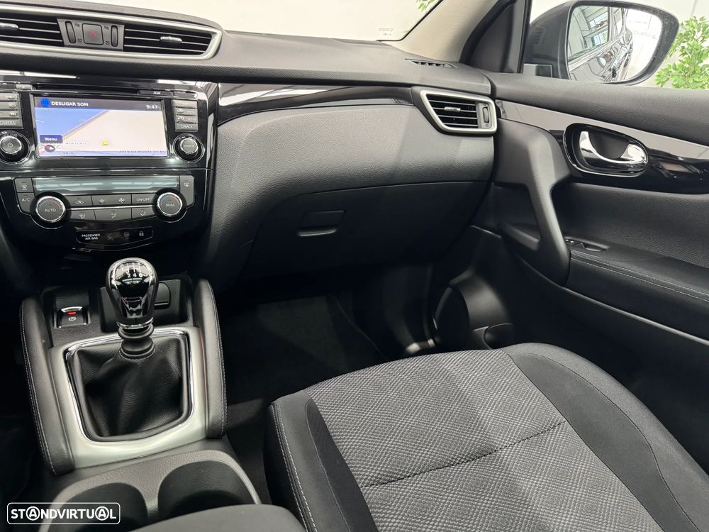 Nissan Qashqai 1.5 dCi N-Connecta 18 - 23