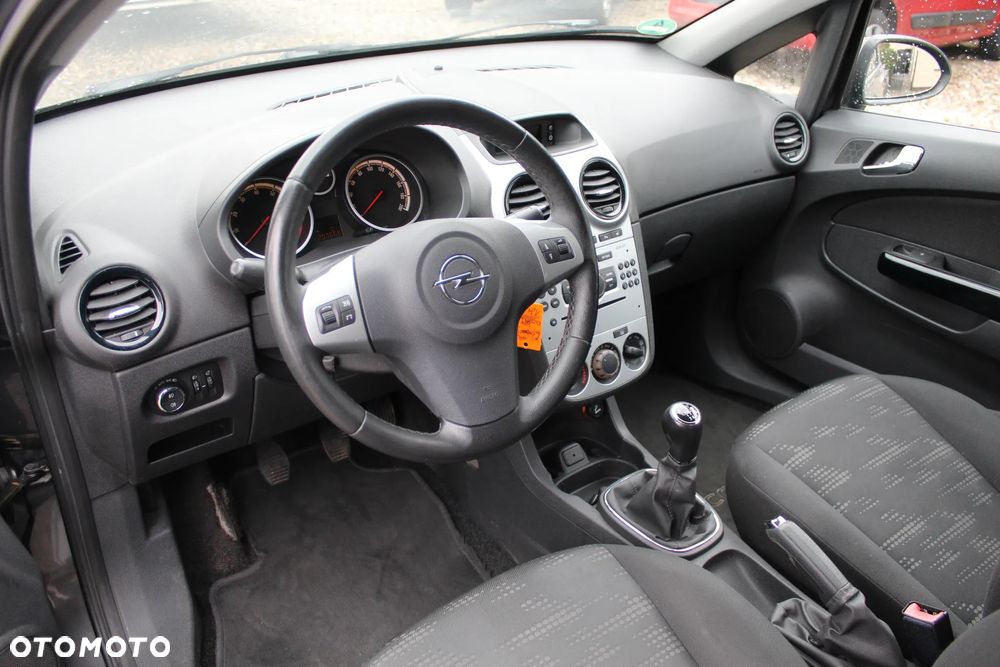 Opel Corsa 1.4 16V Satellite - 9