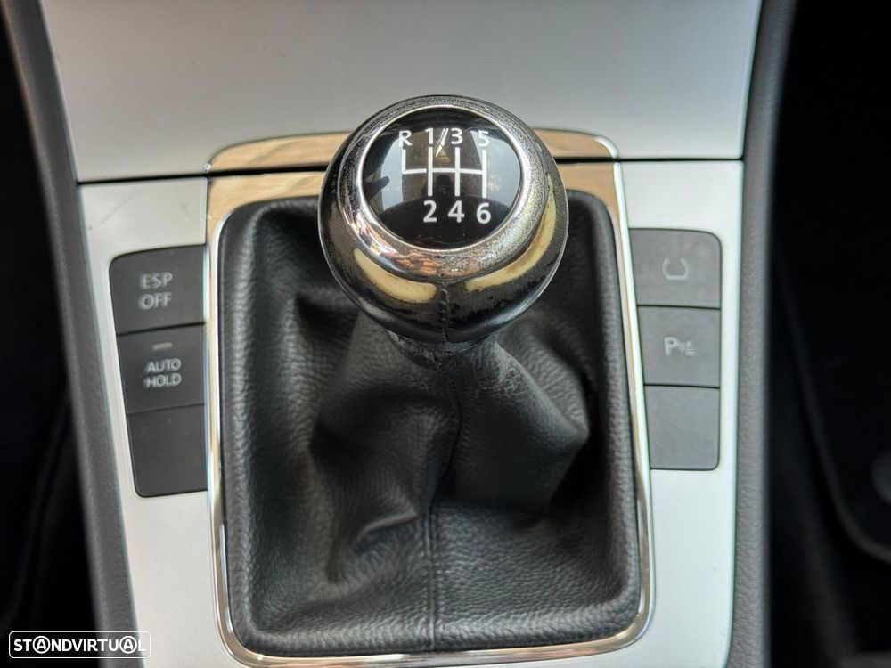VW Passat Variant 2.0 TDI Confortline - 16