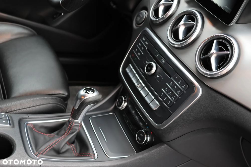 Mercedes-Benz CLA 180 d AMG Line - 21