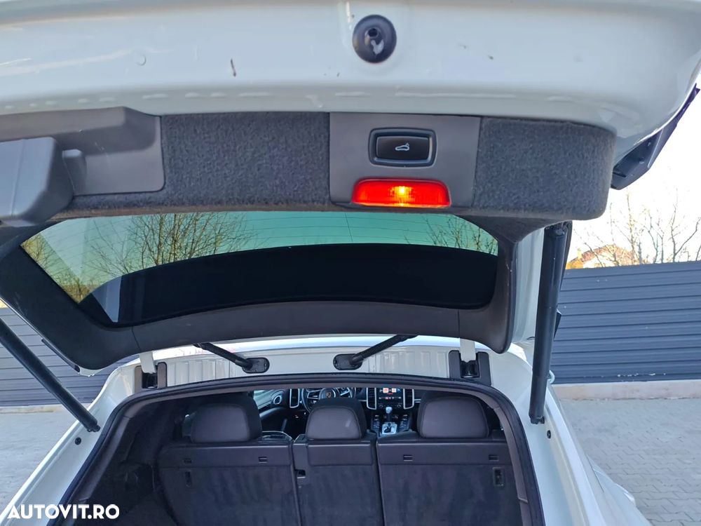 Porsche Cayenne 3.0 L - 16