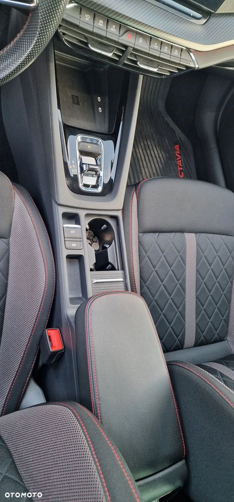 Skoda Octavia 2.0 TDI RS DSG - 29