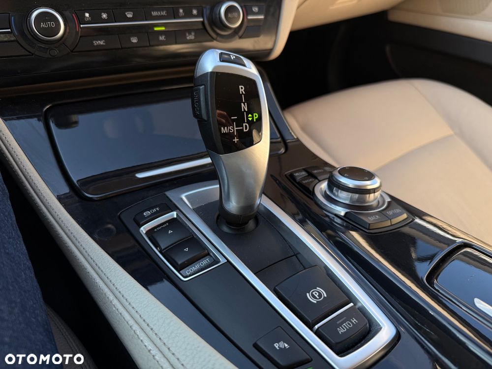 BMW Seria 5 518d - 26