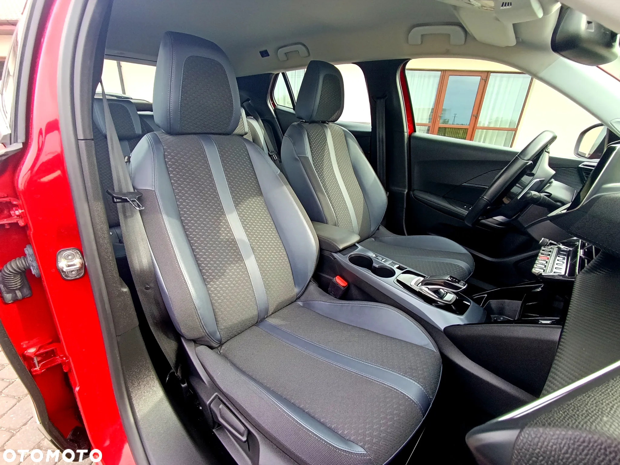 Peugeot 2008 BlueHDi 130 Allure S&S EAT8 - 20