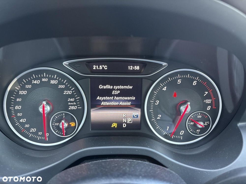 Mercedes-Benz GLA 180 7G-DCT - 16
