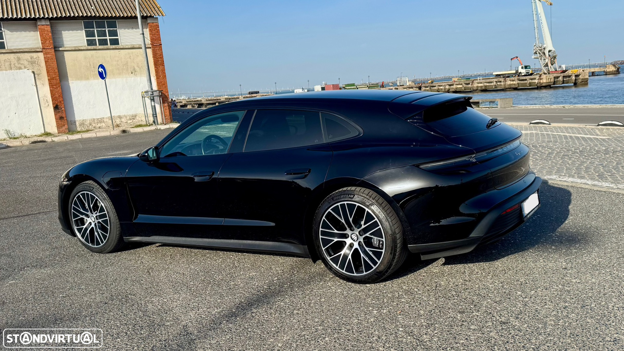 Porsche Taycan Sport Turismo Black Edition - 4