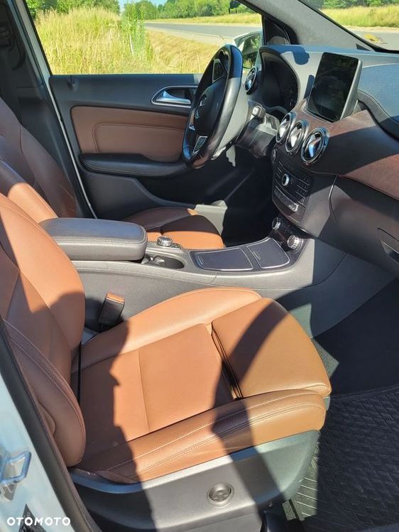 Mercedes-Benz Klasa B 220 4-Matic AMG Line - 8