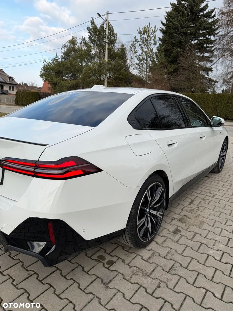BMW Seria 5 ver-520d-xdrive-mhev-m-sport - 12