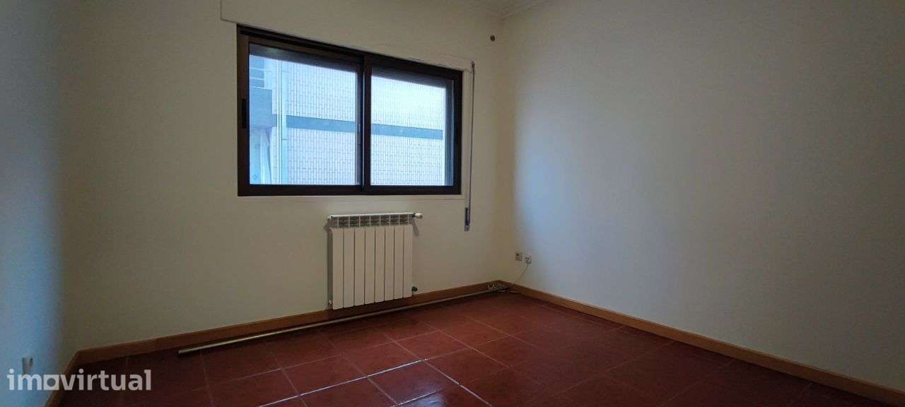 T2 c/ Lugar de Garagem - Centro da Cidade - Junto à Praça Nova - Grande imagem: 3/28
