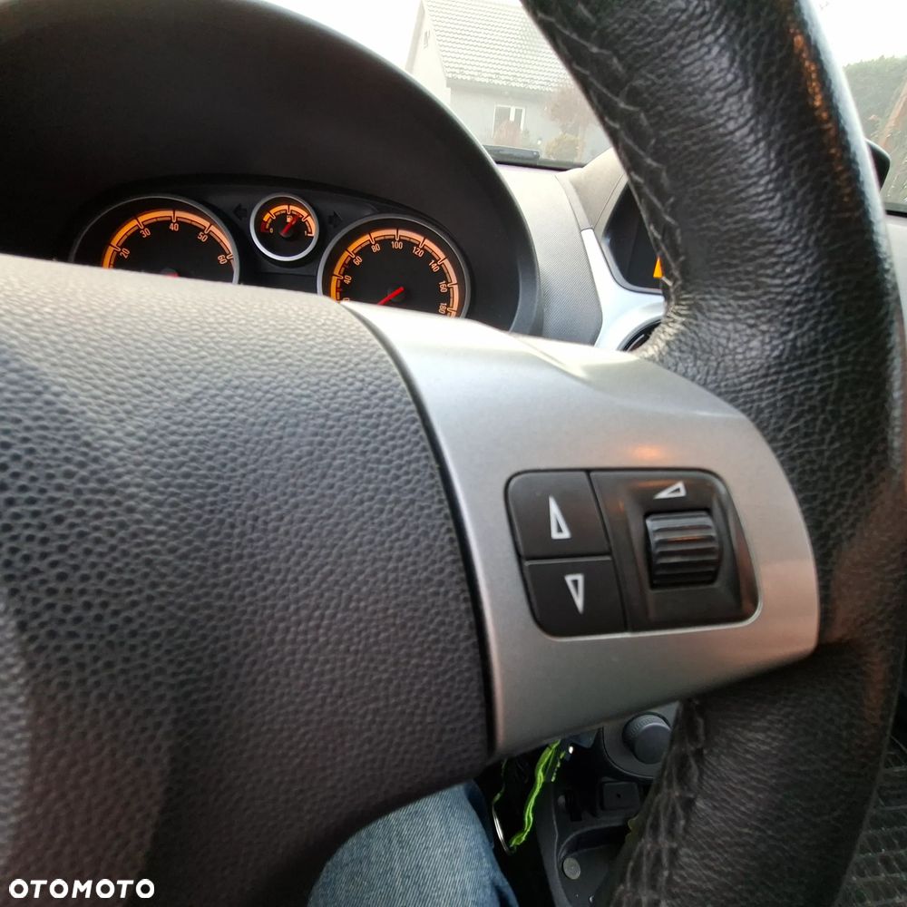 Opel Corsa 1.4 16V Active - 8