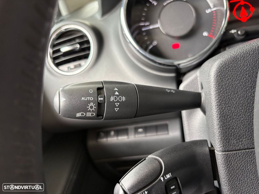 Peugeot 3008 1.6 HDi Allure - 16
