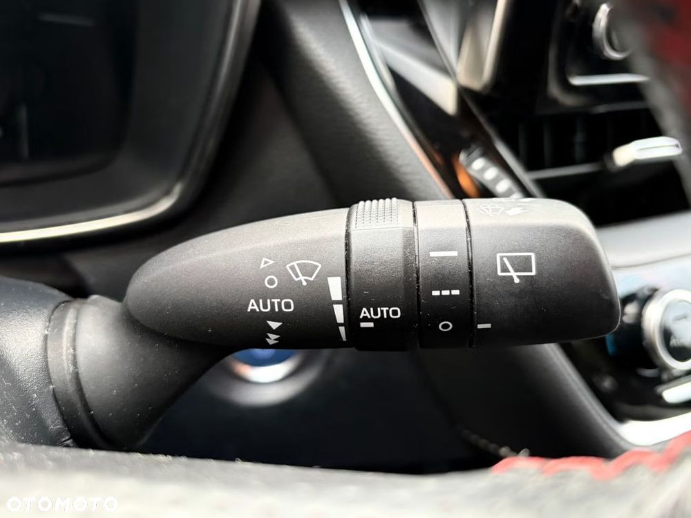 Toyota Corolla 1.8 Hybrid Team Deutschland - 10