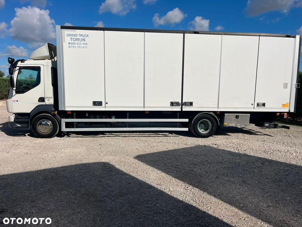 Volvo Dzierżawa izoterma z windą, otwierany bok - 11