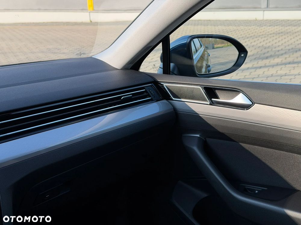 Volkswagen Passat Variant 2.0 TDI EVO Business DSG - 31