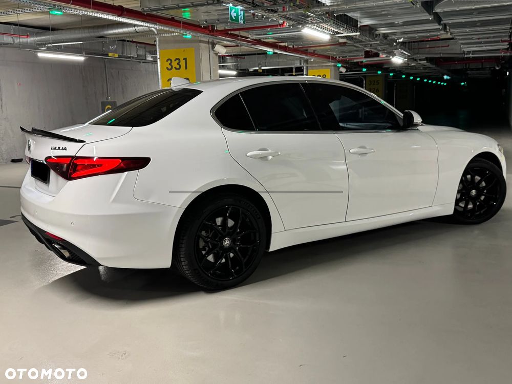 Alfa Romeo Giulia - 12