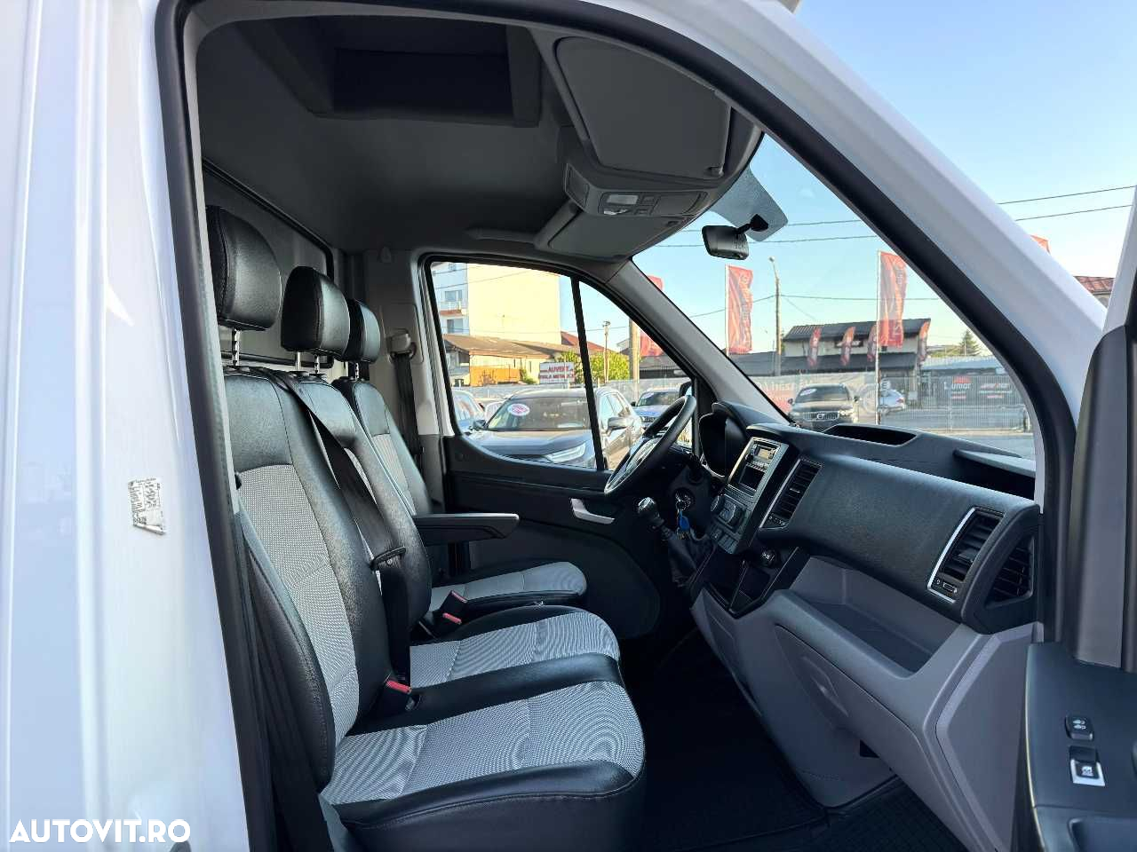 Hyundai H350 PRELATA CU DORMITOR - 17