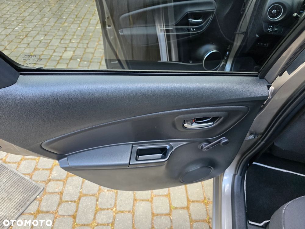 Toyota Yaris Hybrid 100 Premium - 16