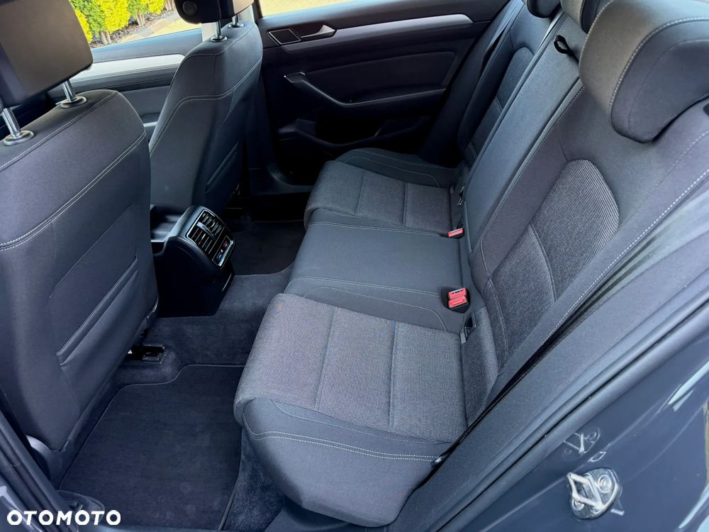 Volkswagen Passat 2.0 TDI SCR Comfortline DSG - 18
