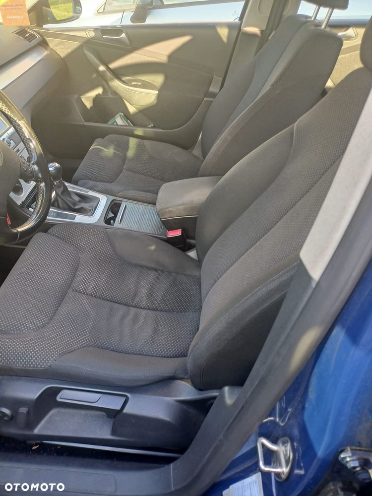 Volkswagen Passat - 4