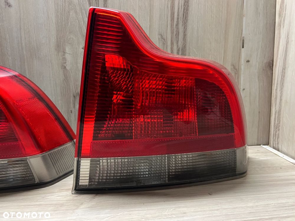 LAMPA TYLNA PRAWA VOLVO S60 - 1