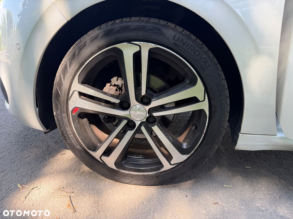 Peugeot 208 - 40