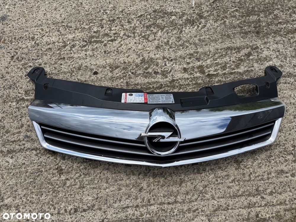 Opel Astra III H Atrapa przednia przód po Liftingu Lift