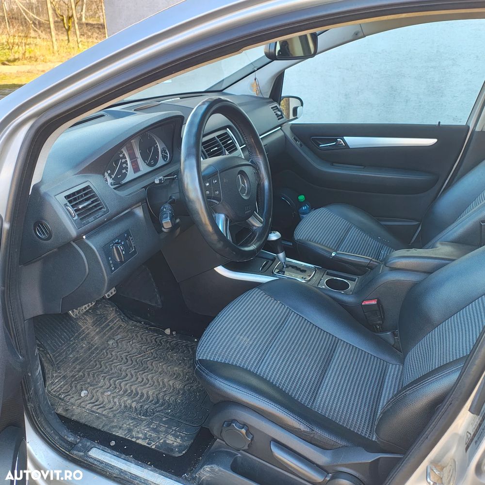 Mercedes-Benz EQB - 7