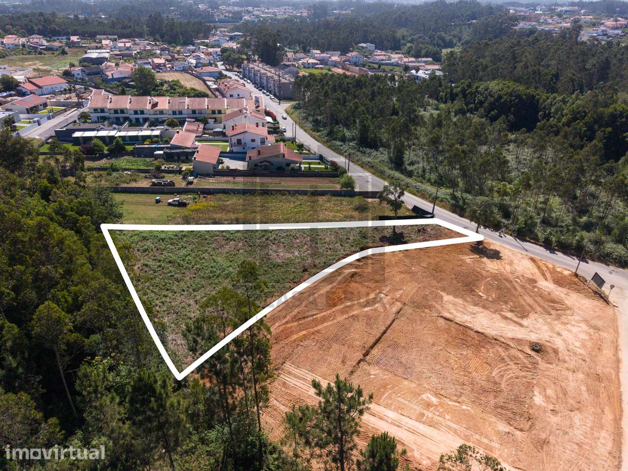 Terreno urbano perto do Lusopark, em Rio Meão, S. M. Feira - Grande imagem: 4/20