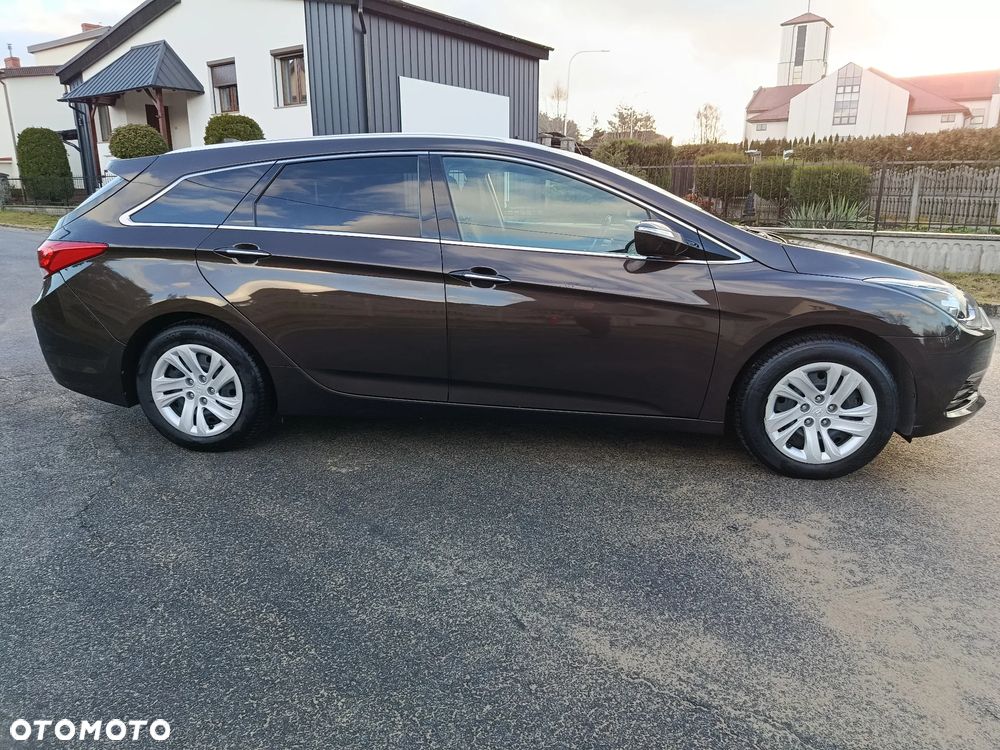 Hyundai i40 Kombi blue 1.6 Family+ - 28