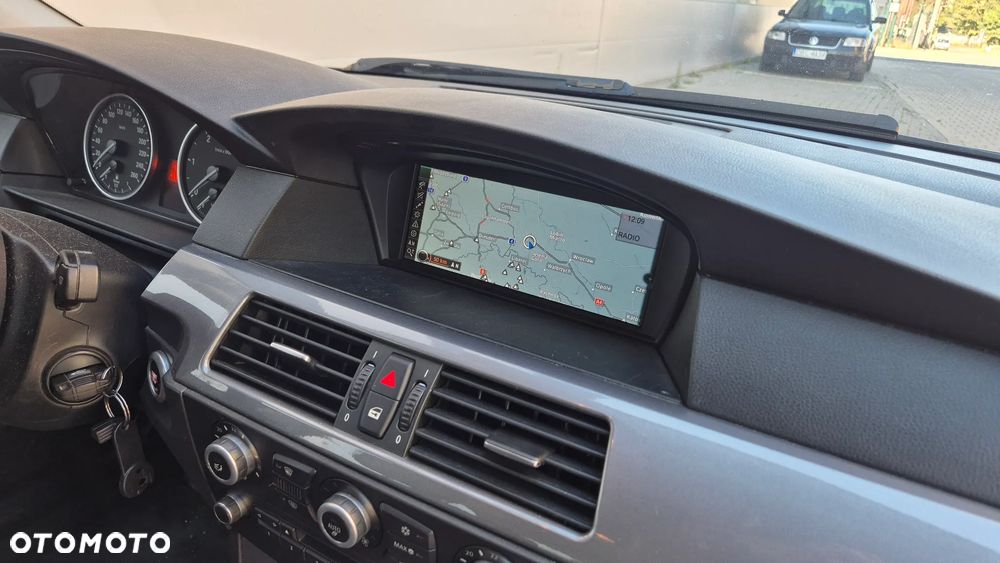 BMW Seria 5 520d Edition Exclusive - 4