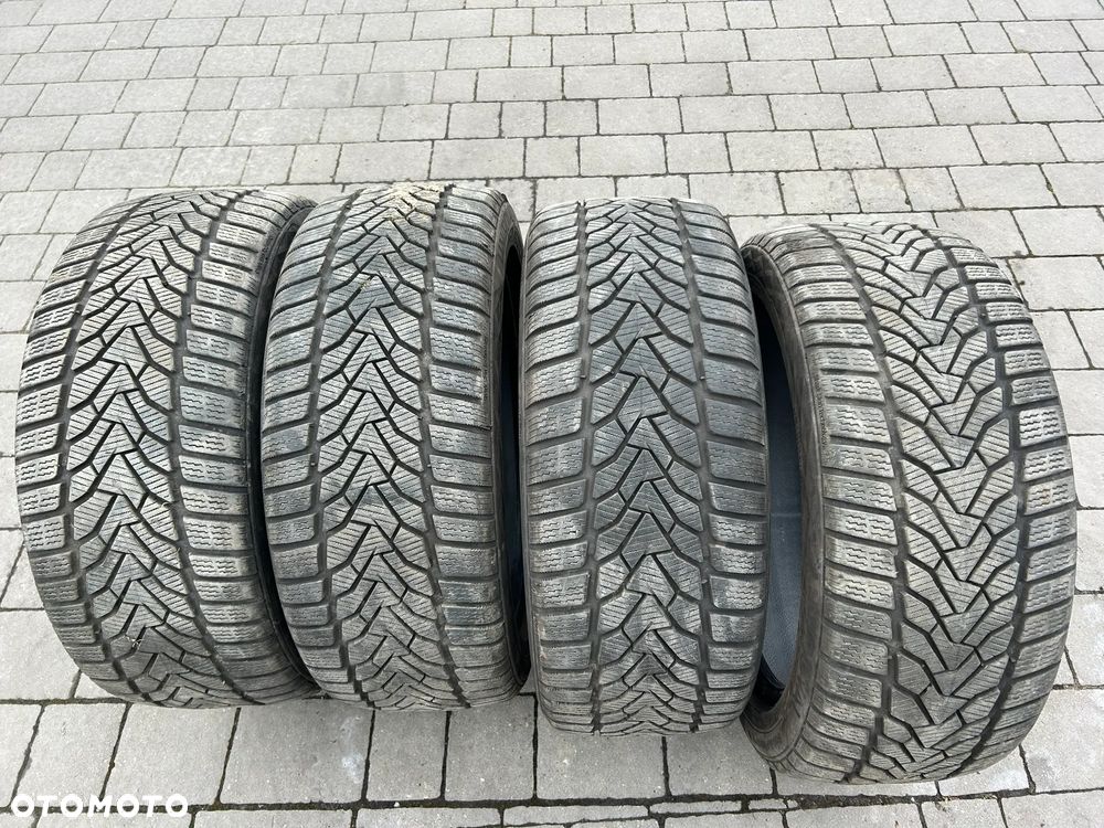 Opony opona Uniroyal WinterEkspert 225/45/17 zimowe 4 sztuki